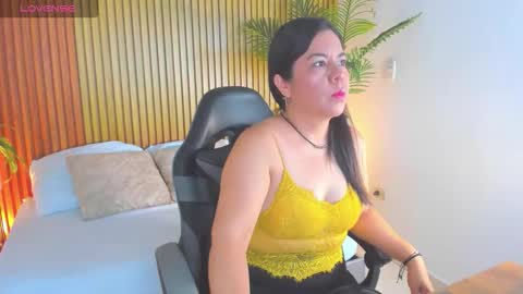 Snapshot of nahia_13 chatting on 10-29-25, 12:07 N A H I A online show from 10-29-25, 12:07