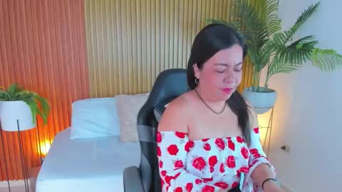 Snapshot of nahia_13 chatting on 11-19-25, 12:05 N A H I A online show from 11-19-25, 12:05