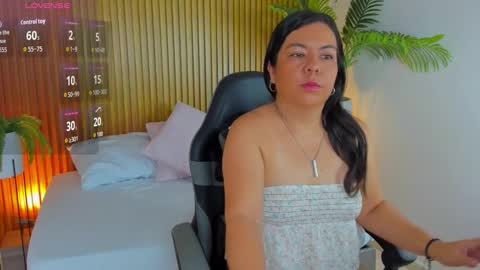 Snapshot of nahia_13 chatting on 11-28-25, 12:19 N A H I A online show from 11-28-25, 12:19