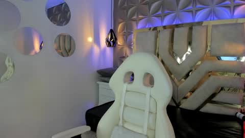 Snapshot of nahia_low chatting on 12-19-24, 02:34  Valeria  online show from 12-19-24, 02:34