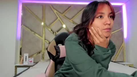 Snapshot of nahia_low chatting on 02-18-25, 02:59  Valeria  online show from 02-18-25, 02:59