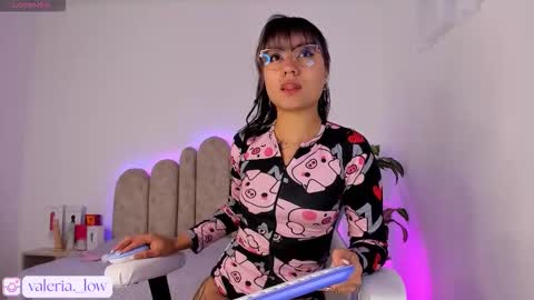 Snapshot of nahia_low chatting on 09-18-25, 06:04  Valeria  online show from 09-18-25, 06:04