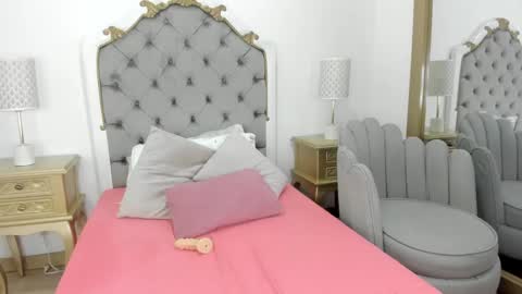 Snapshot of nahiara_johnson chatting on 12-20-24, 10:00 Nahiara online show from 12-20-24, 10:00