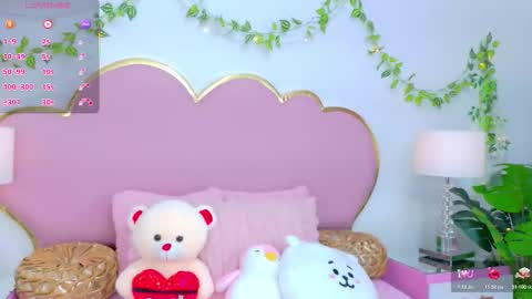 NahiaraReina  online show from 11-08-25, 02:28