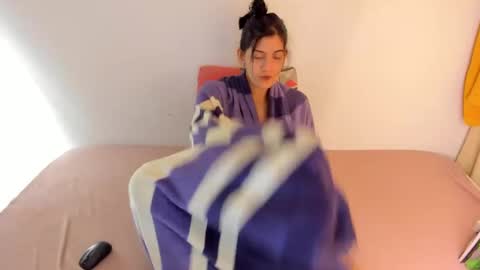 independent model online show from 02-09-25, 12:06