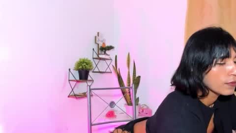 Snapshot of nahomi28 chatting on 11-08-25, 05:45 Naomi online show from 11-08-25, 05:45