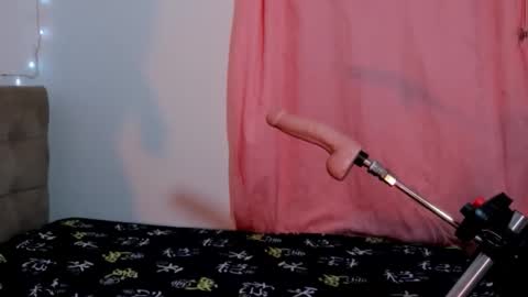 Snapshot of nahomi28 chatting on 12-13-25, 08:04 Naomi online show from 12-13-25, 08:04