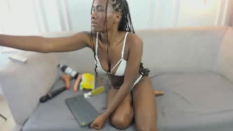 Snapshot of nahomi_williams_ chatting on 05-27-26, 12:24 Nahomi online show from 05-27-26, 12:24
