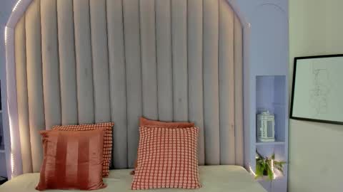  VICTORIA  online show from 11-29-25, 07:39