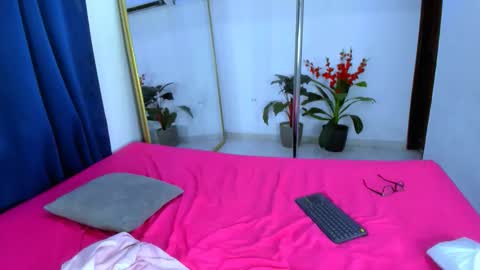 Snapshot of nahomy_hancook chatting on 12-17-25, 09:15 nahomy_hancook online show from 12-17-25, 09:15