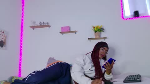nahomy_james25 online show from 02-01-25, 03:07