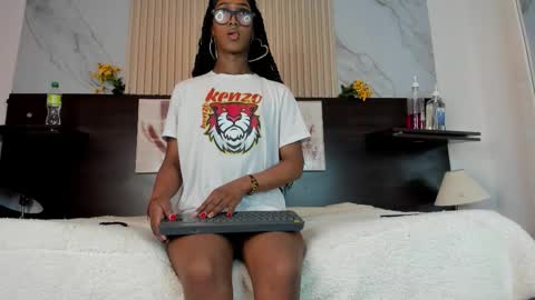 nahomy_james25 online show from 09-28-25, 10:26