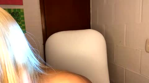 Snapshot of nahomy_joness chatting on 10-25-25, 12:13 nahomy online show from 10-25-25, 12:13