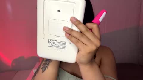 Snapshot of nahomy_joness chatting on 12-14-25, 02:11 nahomy online show from 12-14-25, 02:11