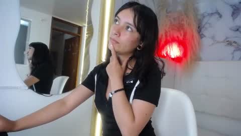 nahomy_paris online show from 07-24-26, 12:58