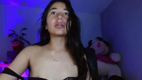 Snapshot of nahomy_rain chatting on 06-14-26, 02:24 online show from 06-14-26, 02:24