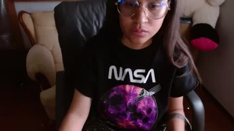 Snapshot of nahomy_rain chatting on 06-21-26, 05:04 online show from 06-21-26, 05:04