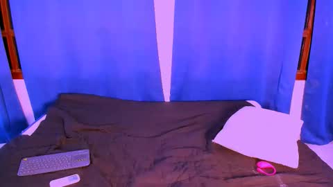 Nahomy online show from 10-25-25, 08:22