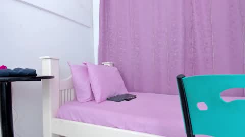 nahomy_smiith_ online show from 11-09-25, 10:24