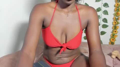 Snapshot of nahomy_smiiths chatting on 05-27-26, 01:57 Nahomy online show from 05-27-26, 01:57