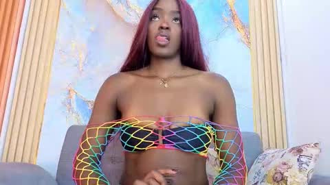 Nahomy  online show from 10-19-25, 10:54