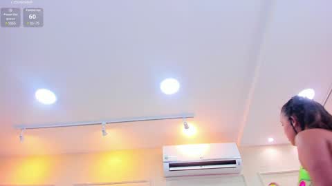 Snapshot of nahomygrey_ chatting on 01-12-25, 04:29 Nahomy online show from 01-12-25, 04:29