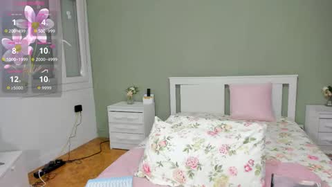 Snapshot of naia_7 chatting on 10-26-25, 12:38 Mile online show from 10-26-25, 12:38