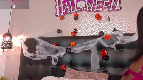 naiaramasson_ online show from 10-31-25, 11:55