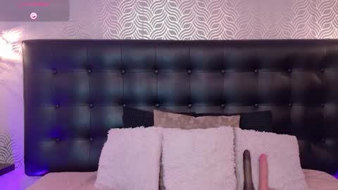 naiaramasson_ online show from 11-18-25, 12:20