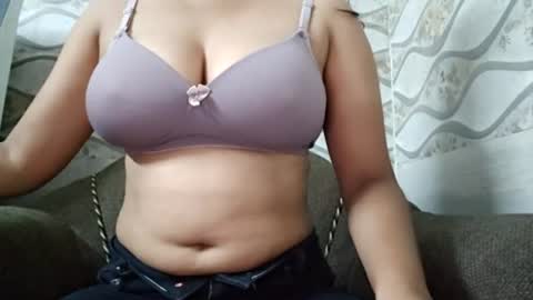 Snapshot of naina00123 chatting on 07-16-26, 11:05 Naina online show from 07-16-26, 11:05