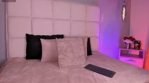 naina deivis33 online show from 06-17-26, 03:42