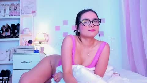 Snapshot of naissha chatting on 06-19-26, 02:10 Naissha online show from 06-19-26, 02:10