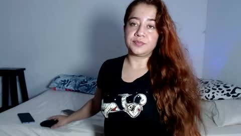 Snapshot of naive_natty1 chatting on 05-06-26, 06:24 Natalia Flores online show from 05-06-26, 06:24