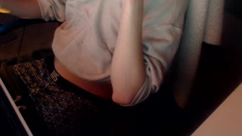 Snapshot of naj8 chatting on 09-22-25, 03:52 Drew online show from 09-22-25, 03:52