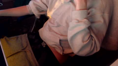 Snapshot of naj8 chatting on 09-29-25, 04:17 Drew online show from 09-29-25, 04:17