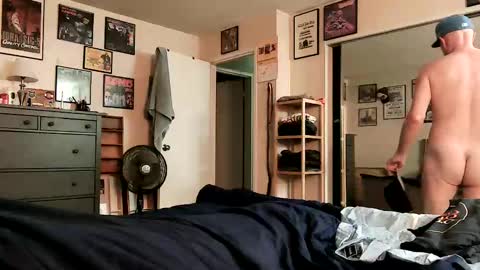 Snapshot of nakedmonkey chatting on 10-28-25, 07:49 nakedmonkey online show from 10-28-25, 07:49