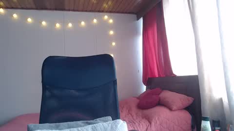 Snapshot of nala_foster chatting on 12-23-24, 04:17 Nala online show from 12-23-24, 04:17