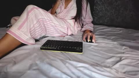 Lady online show from 11-08-25, 03:45