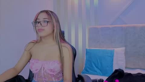 nami_sweet_ online show from 09-30-25, 03:06