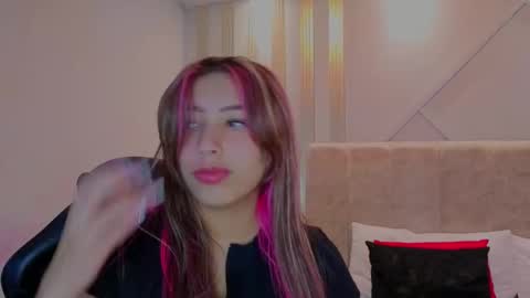 nami_sweet_ online show from 10-13-25, 12:38