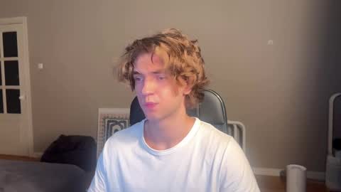 Snapshot of namiraaxel chatting on 01-13-25, 09:31 Georges online show from 01-13-25, 09:31