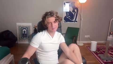 Snapshot of namiraaxel chatting on 01-17-25, 07:49 Georges online show from 01-17-25, 07:49