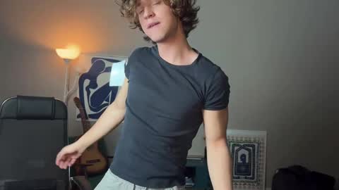 Snapshot of namiraaxel chatting on 02-01-25, 09:29 Georges online show from 02-01-25, 09:29