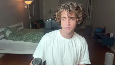 Snapshot of namiraaxel chatting on 02-14-25, 03:15 Georges online show from 02-14-25, 03:15