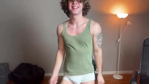 Snapshot of namiraaxel chatting on 03-04-25, 08:05 Georges online show from 03-04-25, 08:05