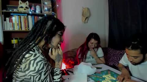 Snapshot of nana_cirkuss chatting on 10-08-25, 04:43 Val online show from 10-08-25, 04:43