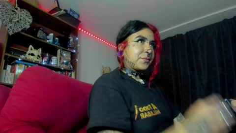 Snapshot of nana_cirkuss chatting on 10-09-25, 05:16 Val online show from 10-09-25, 05:16
