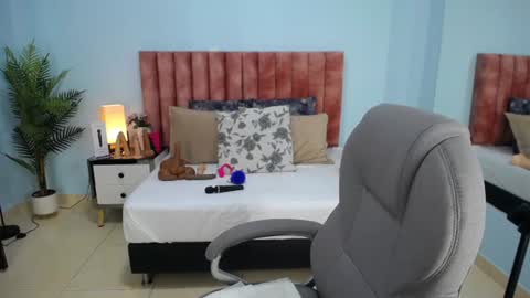 Snapshot of nana_levy chatting on 06-19-26, 04:17 Nana levy online show from 06-19-26, 04:17
