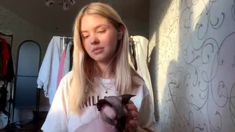 Rina online show from 05-18-26, 04:24