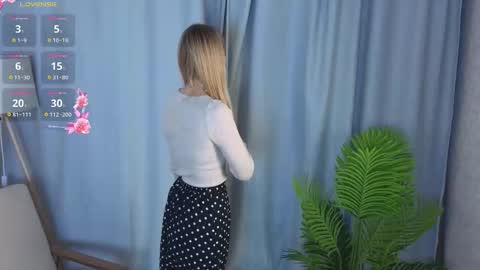 Snapshot of nancyajasin chatting on 11-19-25, 03:17 Hello im Lola online show from 11-19-25, 03:17